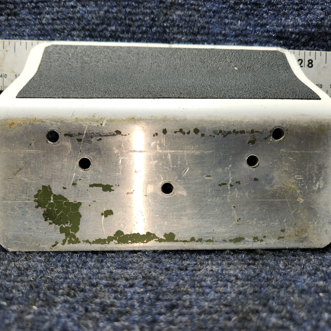 Used aircraft parts for sale, 0413399-1 Cessna C-150J Fuselage Step Mount – L.H