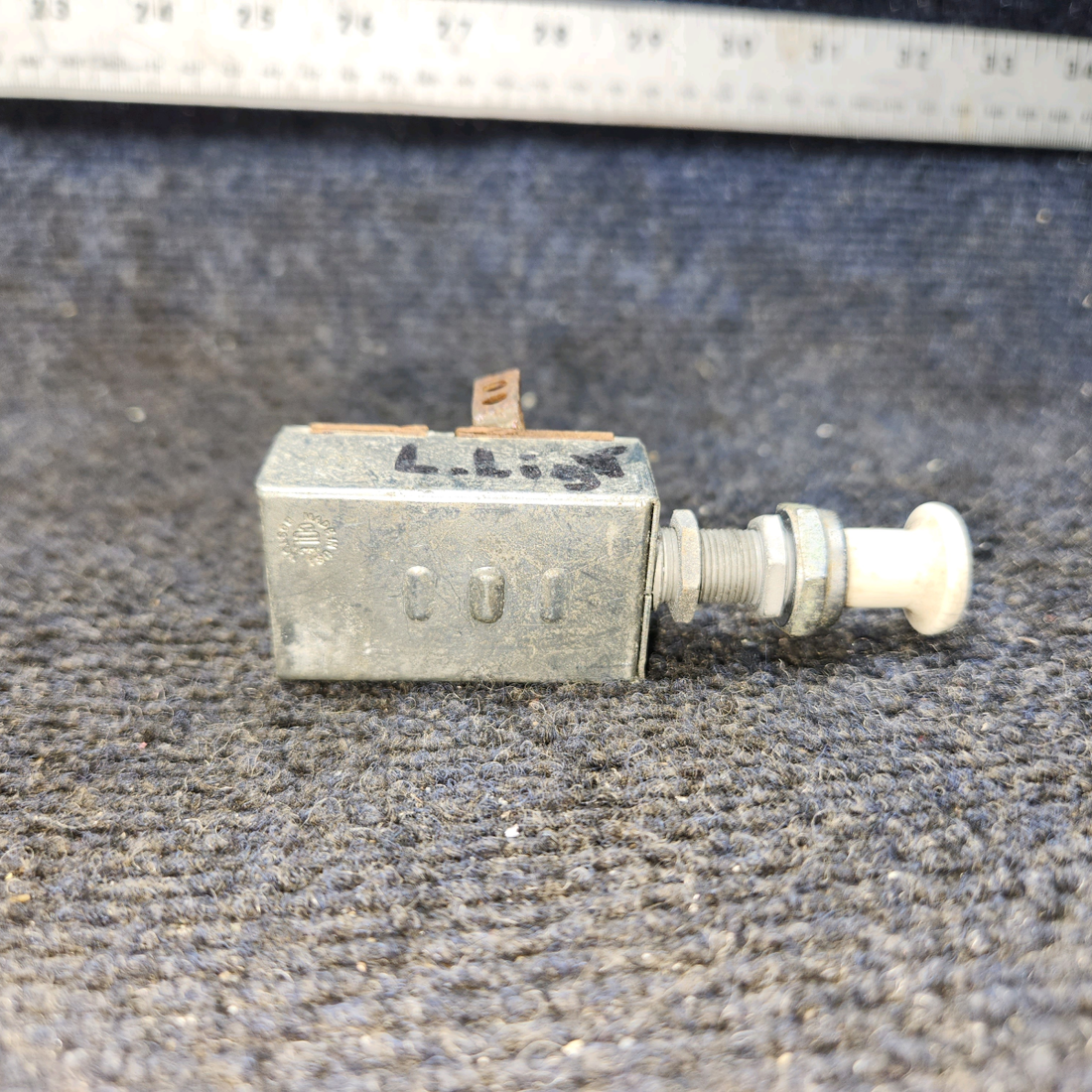 Used aircraft parts for sale, 0713035 Cessna 172F 3-Position Landing/Taxi Light Pull Switch - OFF/ON/ON