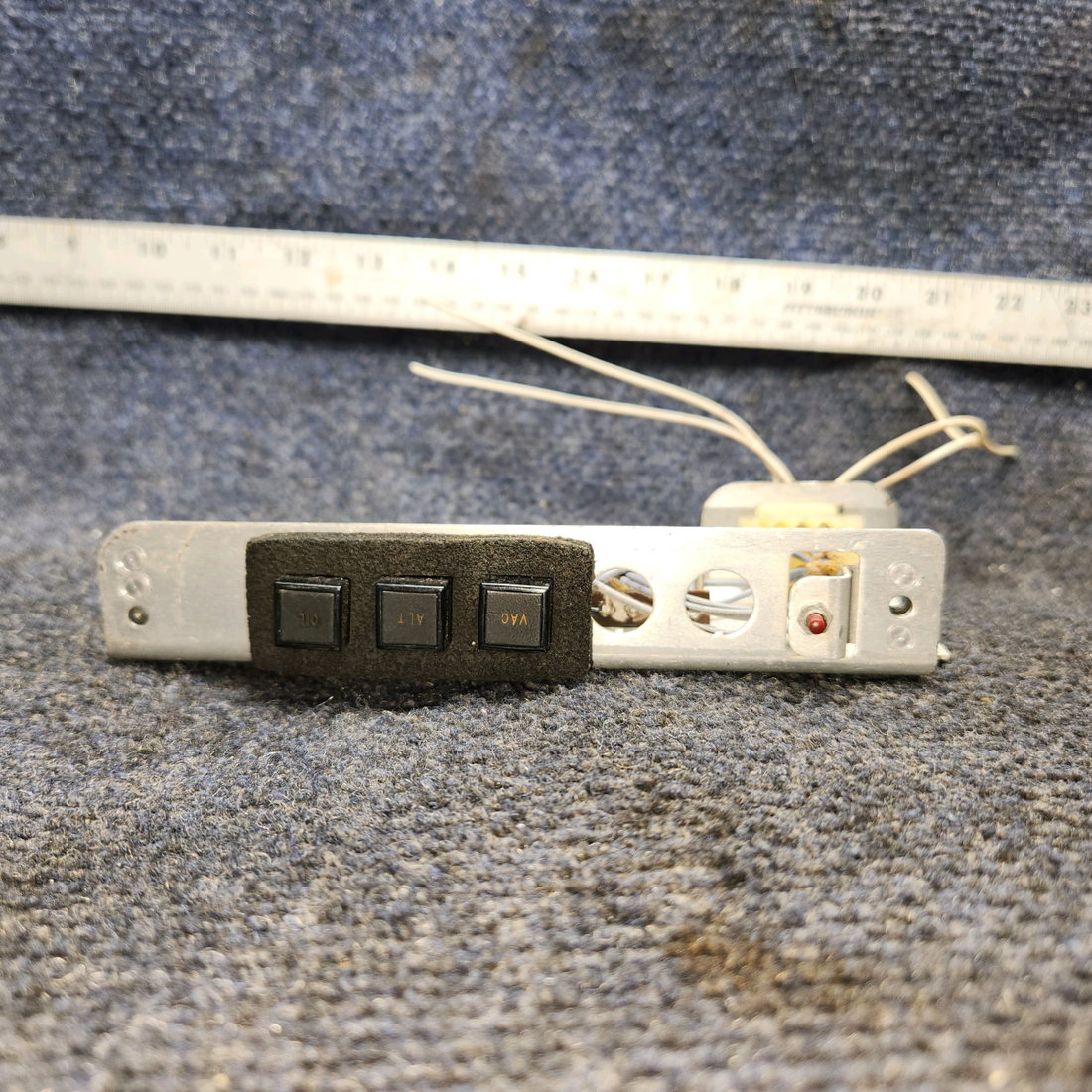 Used aircraft parts for sale, 79333-000 Piper PA28-161 Annunciator Panel