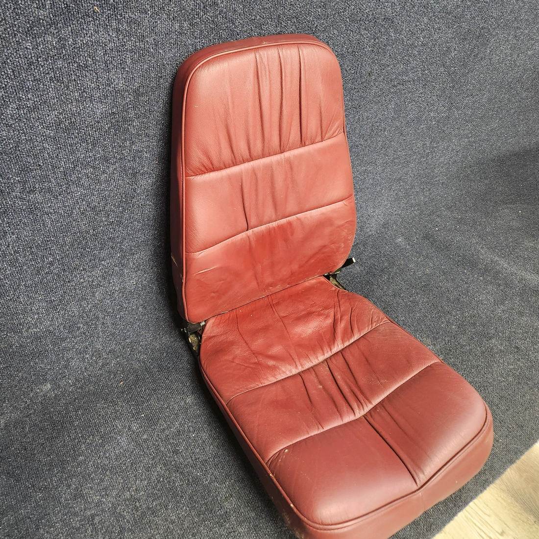 Used aircraft parts for sale, 96827-033 Piper PA32RT-300 PASSENGER SEAT CENTER LH REAR FACING