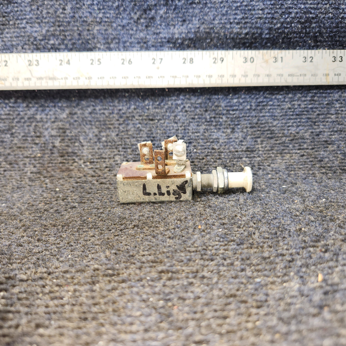 Used aircraft parts for sale, 0713035 Cessna 172F 3-Position Landing/Taxi Light Pull Switch - OFF/ON/ON