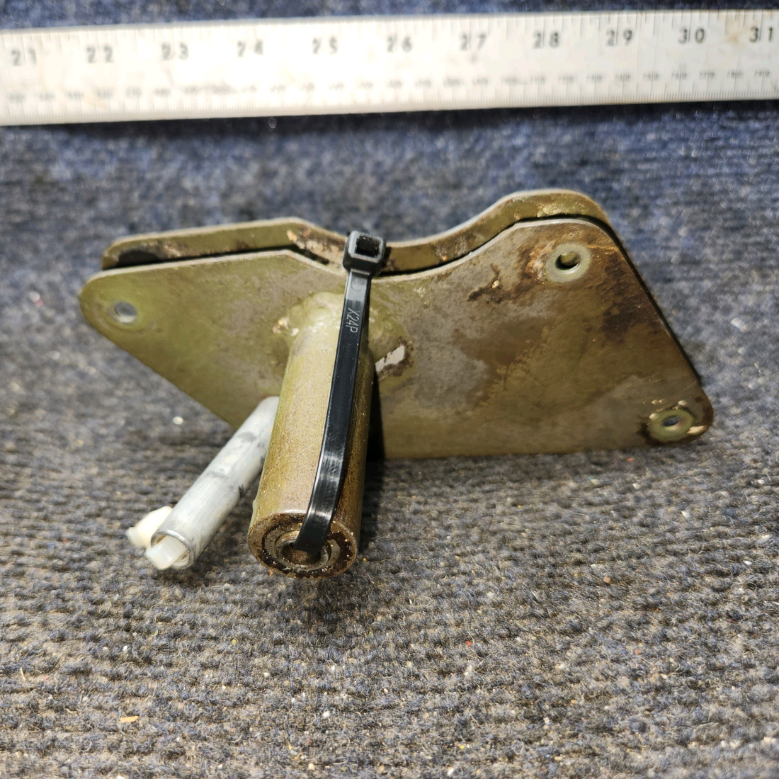 Used aircraft parts for sale, 0523223 Cessna 172 Aileron Bellcrank - LH