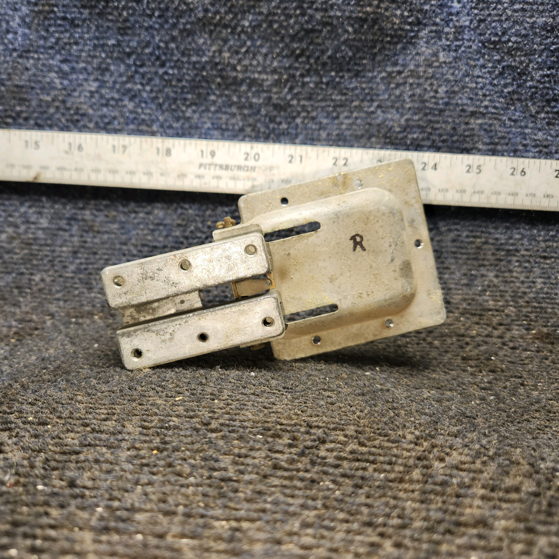 Used aircraft parts for sale, 0511258-1 cessna 150G Cabin Door Latch Housing Assembly – LH or RH