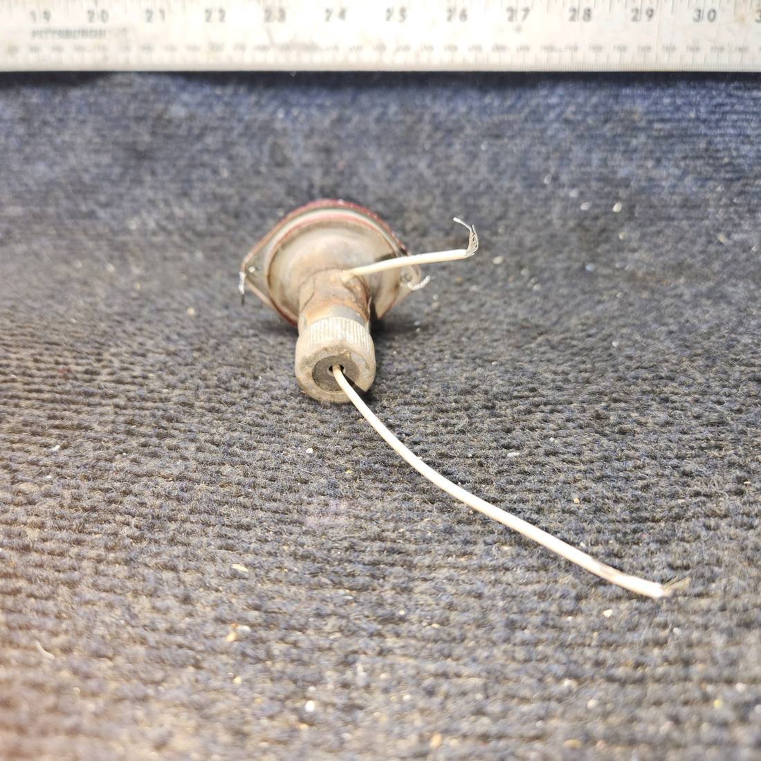 Used aircraft parts for sale, 472-665 Piper PA-28-140 Wing Tip Navigation Light without Tip