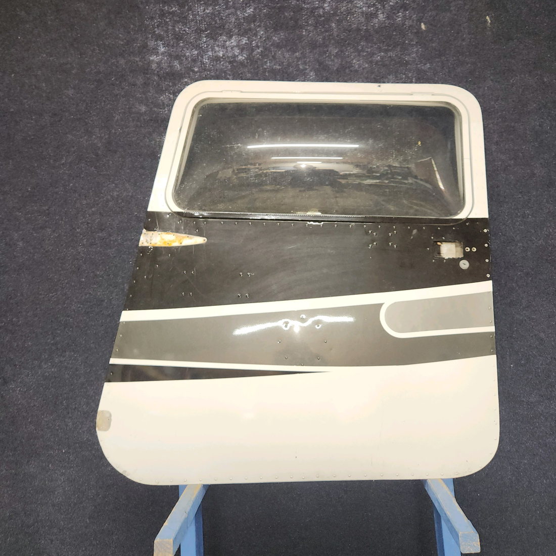Used aircraft parts for sale, 0511460-1 Cessna 172E Cabin Door Assembly with Bubble Window - LH