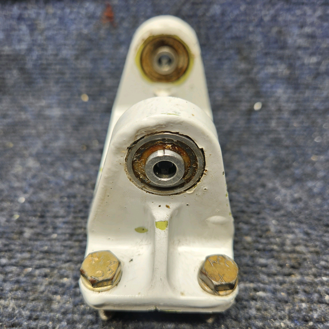 Used aircraft parts for sale, 45-524042-9 Beechcraft F33A HINGE ELEVATOR CENTER