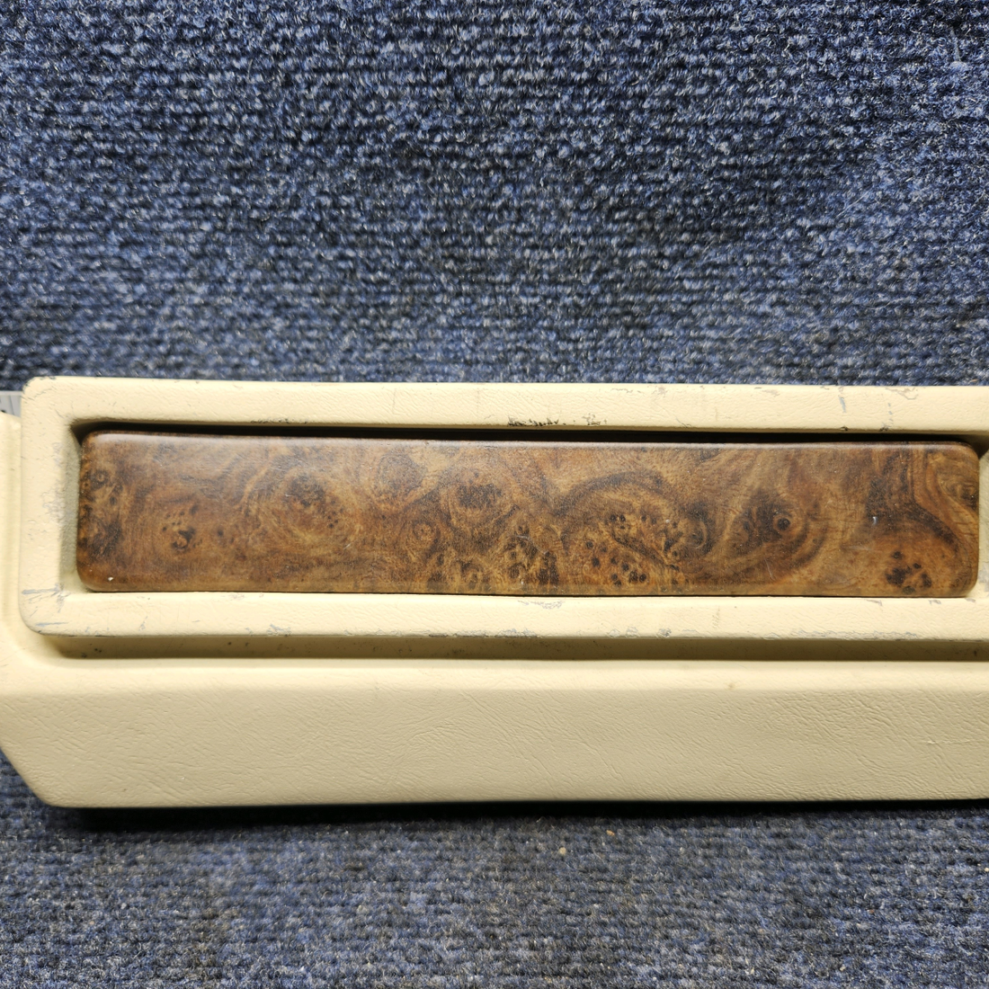 Used aircraft parts for sale, 96-534133-1 Beechcraft F33A PASSENGER ARMREST MIDDLE LH