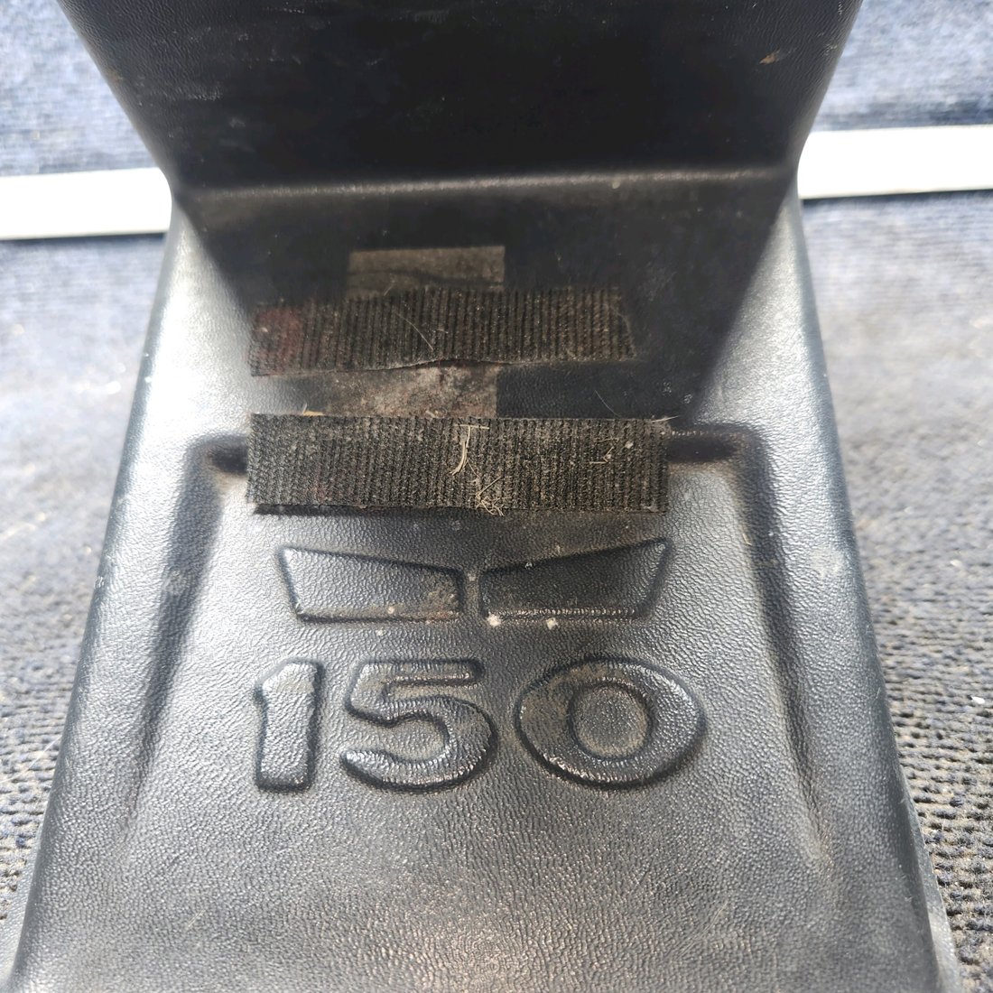 Used aircraft parts for sale, 0411004-1 cessna 150G Center Console Cover