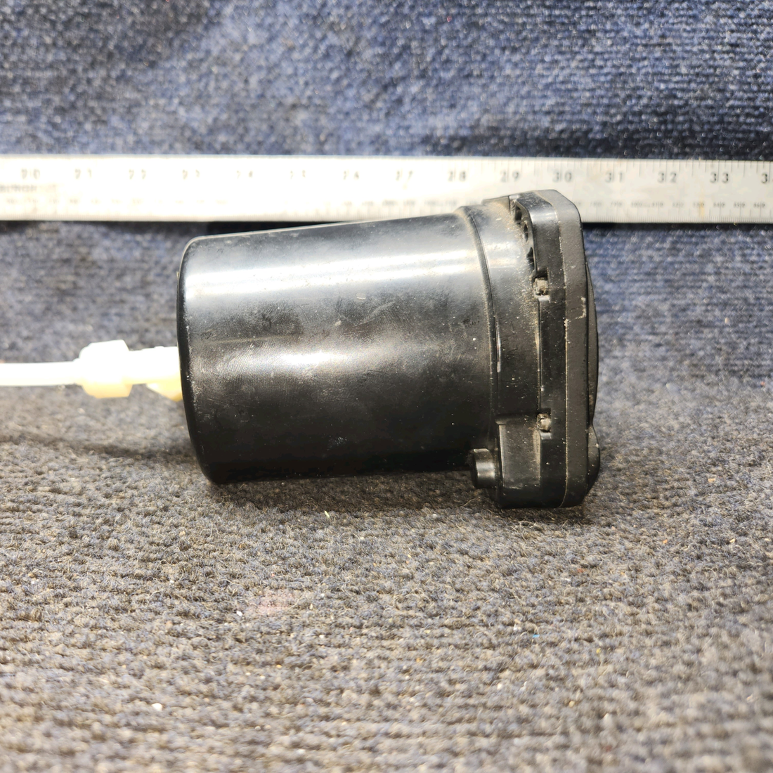 Used aircraft parts for sale, 7000 United Instruments 7000 Cessna 172E Type I Vertical Speed Indicator (Code: C.26)