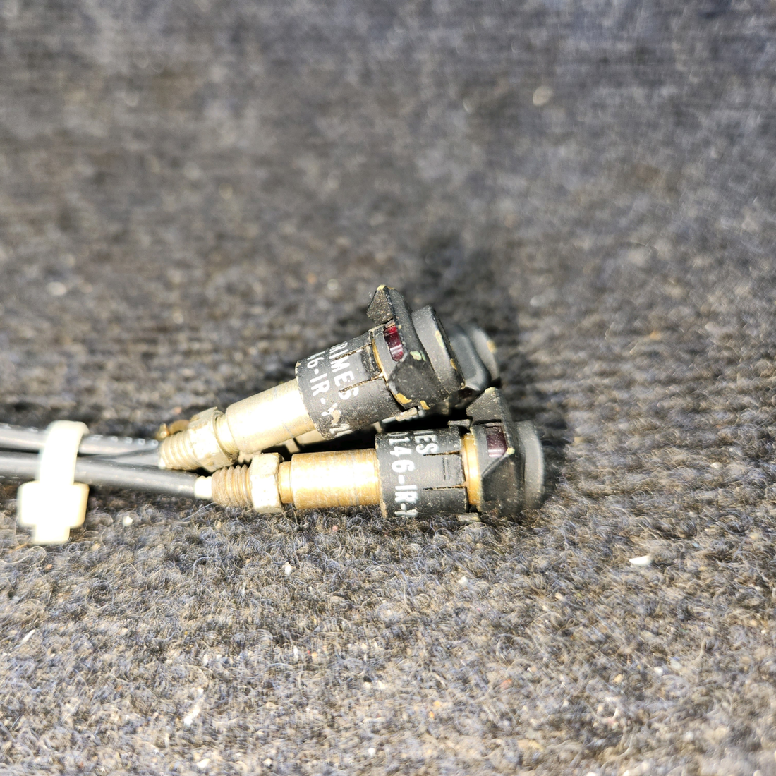 Used aircraft parts for sale, 20-0146 GRIMES Beechcraft C23 SUNDOWNER Aircraft Instrument Post Light With Red Lens - 12 Volts