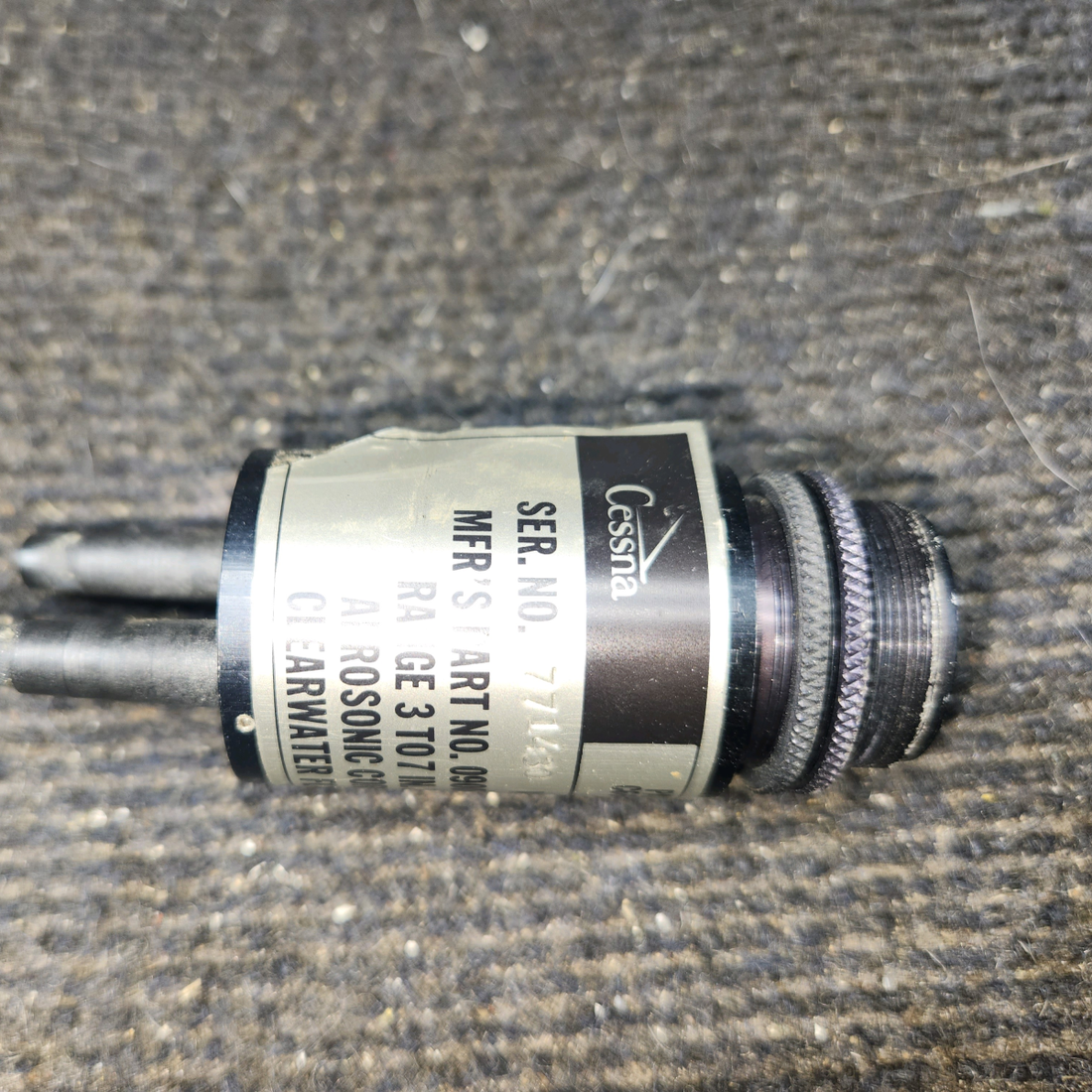 Used aircraft parts for sale, 09007-0117 Aerosonic cessna 172N Suction Indicator