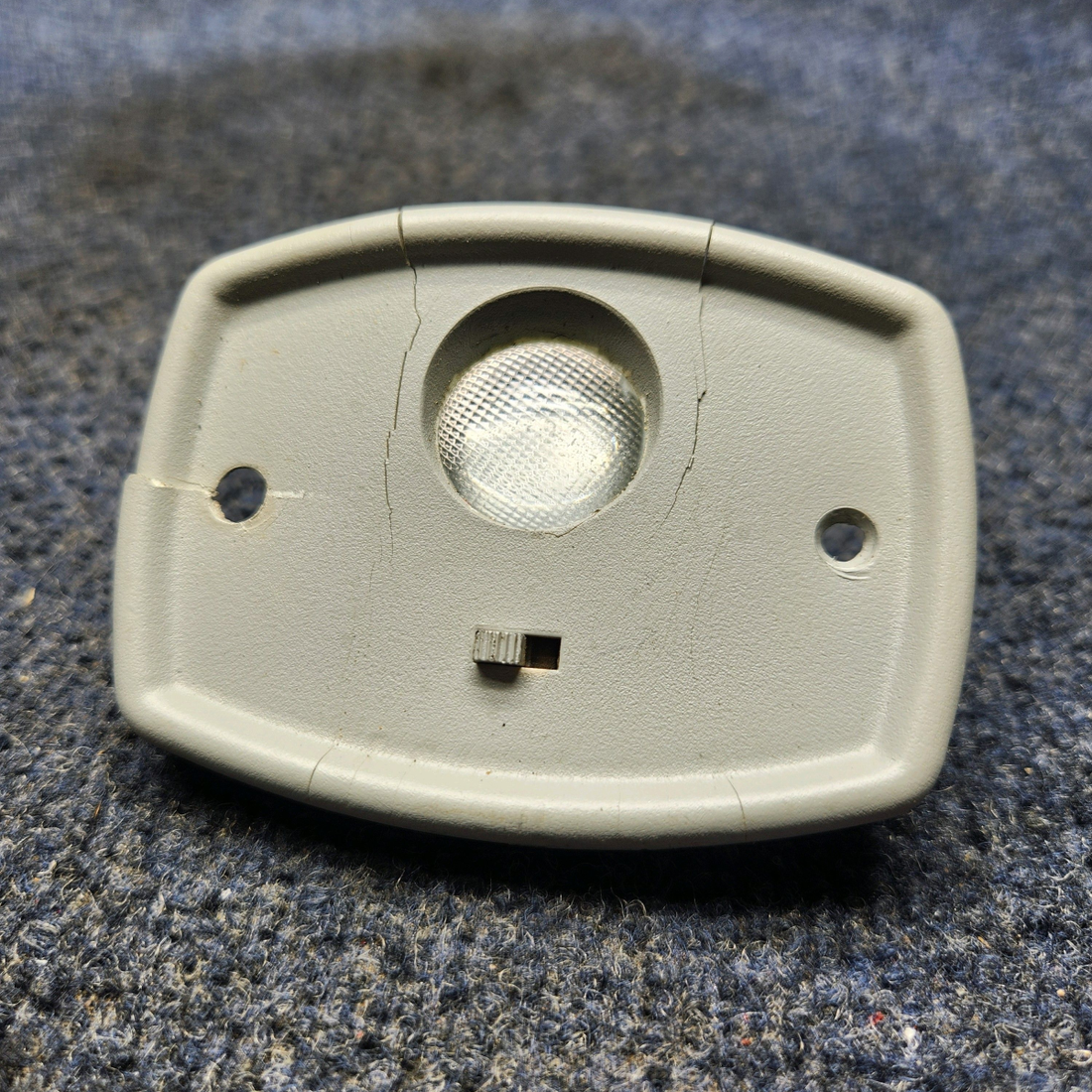 Used aircraft parts for sale, 572-524 Piper PA32RT-300 GRIMES READING LIGHT W/ SWITCH (14V) HAS CRACK