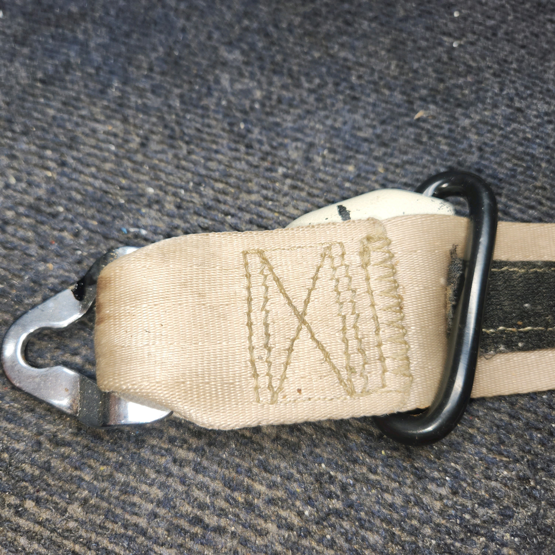 Used aircraft parts for sale, 501580-439 AmSafe BEECHCRAFT 95-55B Seatbelt Shoulder Harness