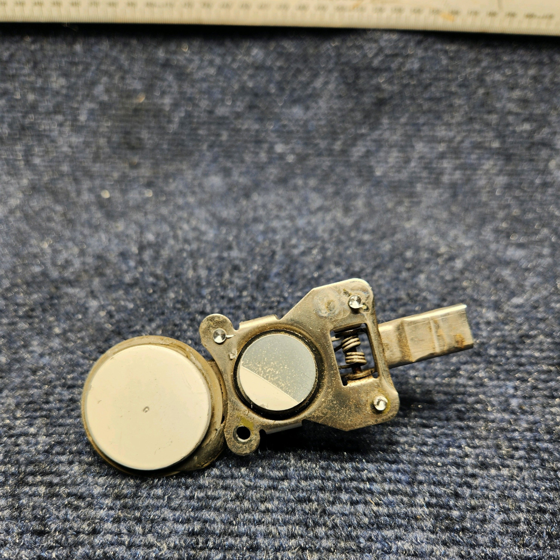 Used aircraft parts for sale, S2455-1 PIPER- CESSNA-BEECH- MOONEY VARIOS CESSNA 172P BAGGAGE DOOR LATCH ASSEMBLY