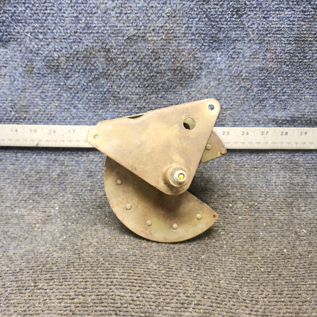 Used aircraft parts for sale, 0510195-1 cessna 172N Flap Pulley Drive Assembly