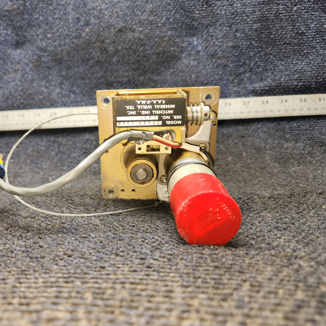 Used aircraft parts for sale, 1D414-194R Mitchell-Century Beechcraft 95-B55 Autopilot Roll Servo 28 Volts