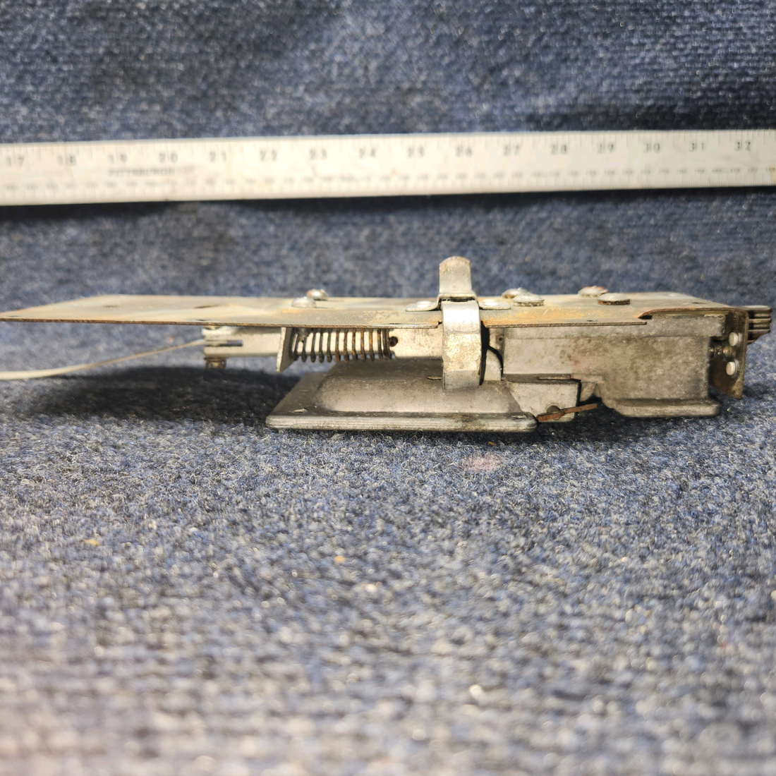 Used aircraft parts for sale, 0413387-4 Cessna C-150J Door Latch Assy RH
