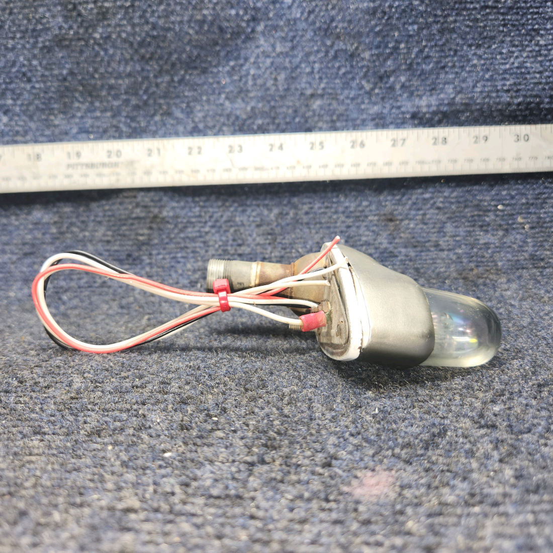 Used aircraft parts for sale, 472-896 Piper PA28-140 Navigation Light Assy W/ Strobe Red 14V. - Has a crack on lens