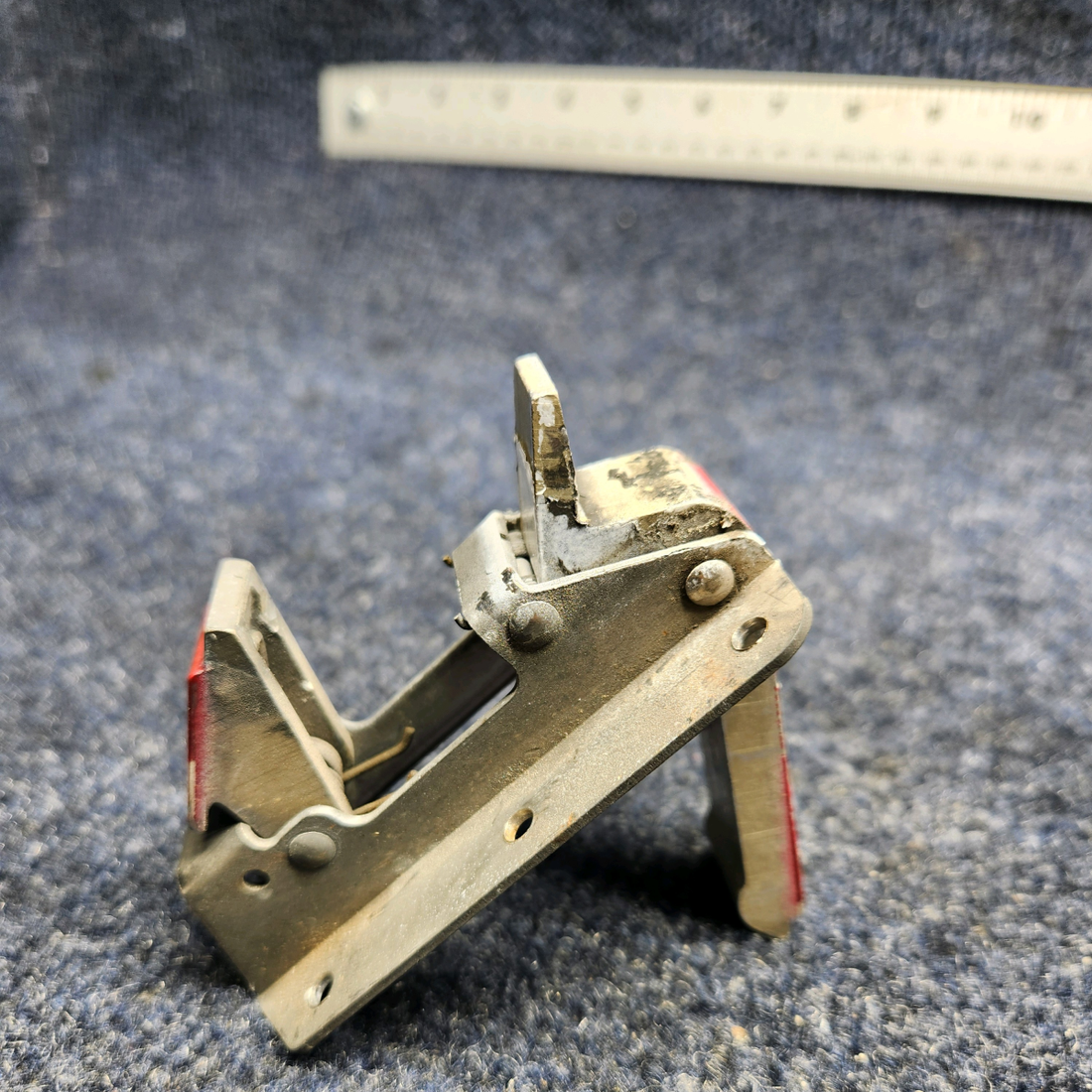 Used aircraft parts for sale, 472-077 Piper PA32RT-300 BAGGAGE DOOR TRIGGER ACTION LATCH