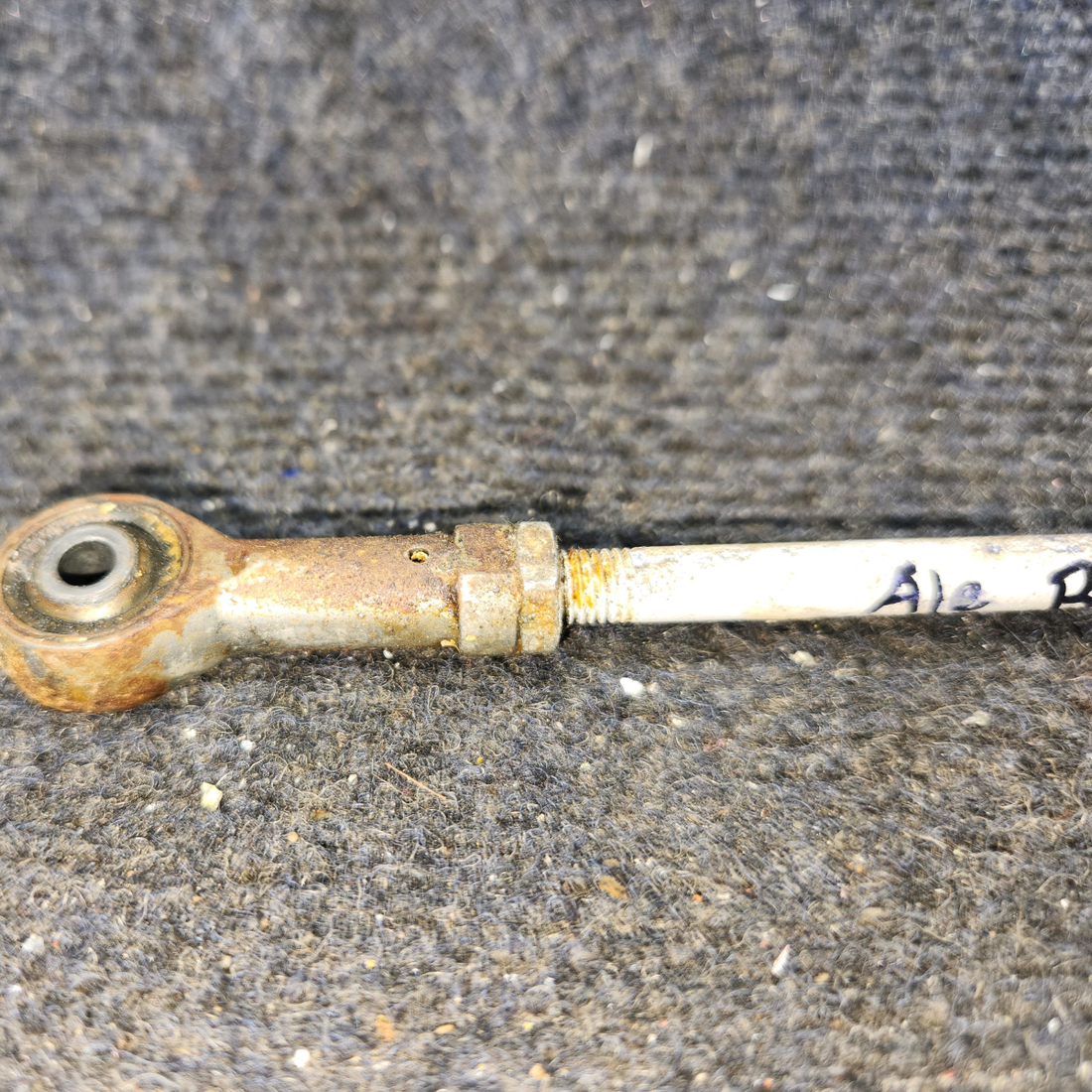 Used aircraft parts for sale, 0523218-2 Cessna 172E Aileron Push Pull Rod Assembly