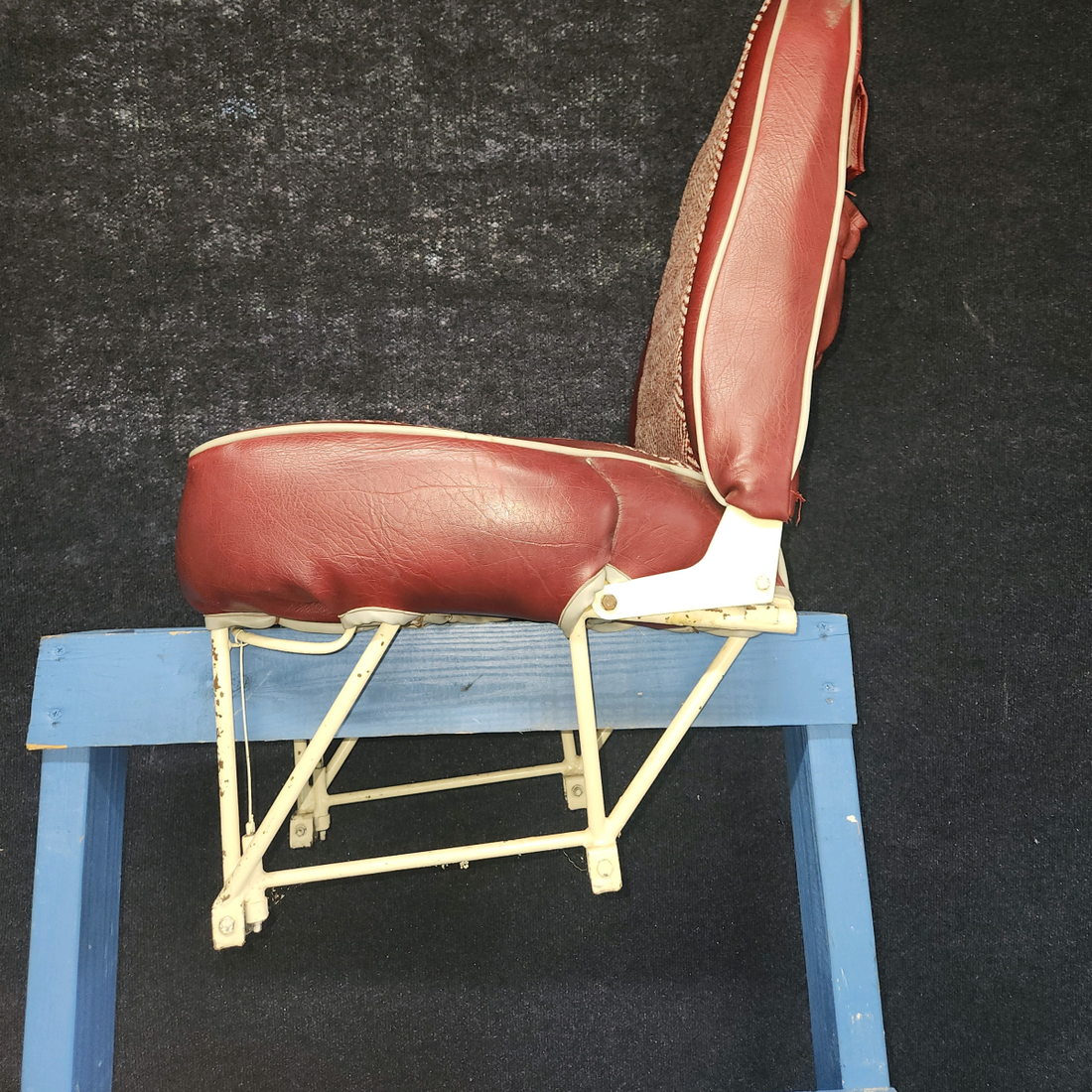 Used aircraft parts for sale, 65879-00 Piper PA28-140 Front Seat Assy LH / RH