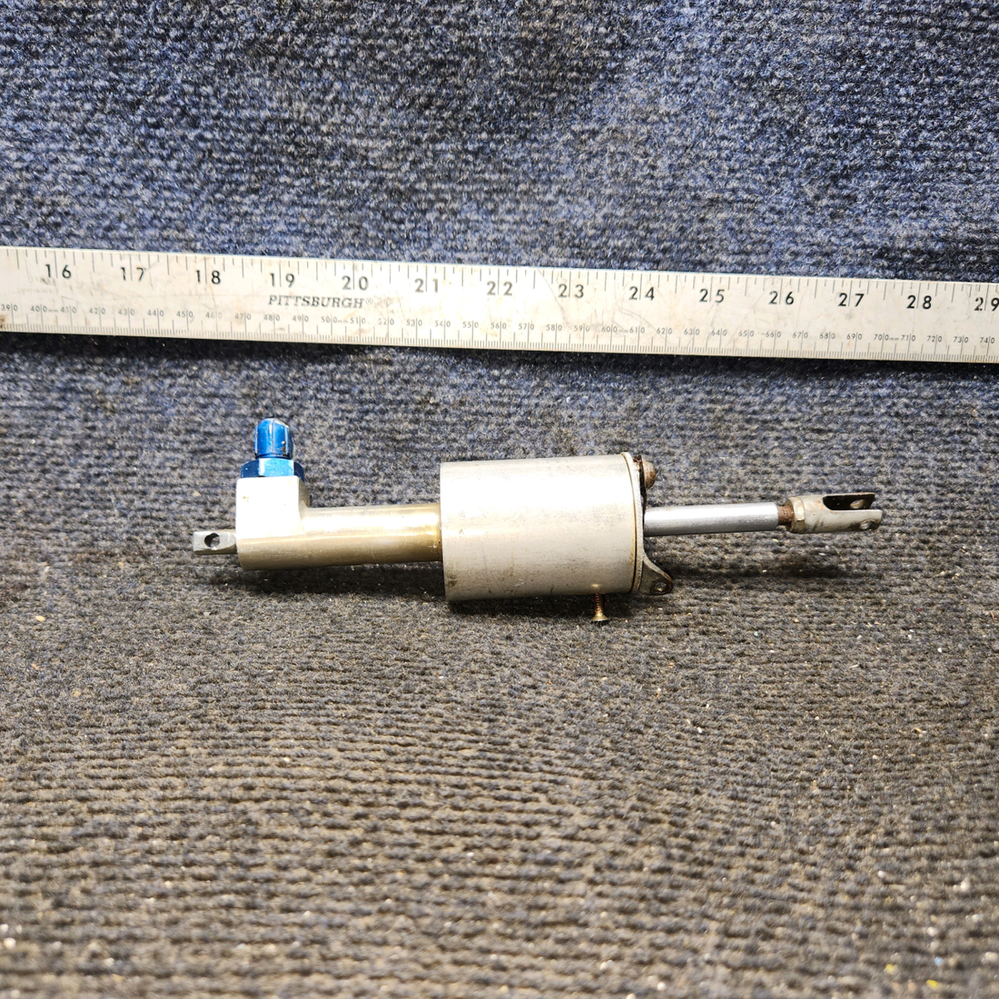 Used aircraft parts for sale, 0541138-20 cessna 150G Brake Cylinder Assembly