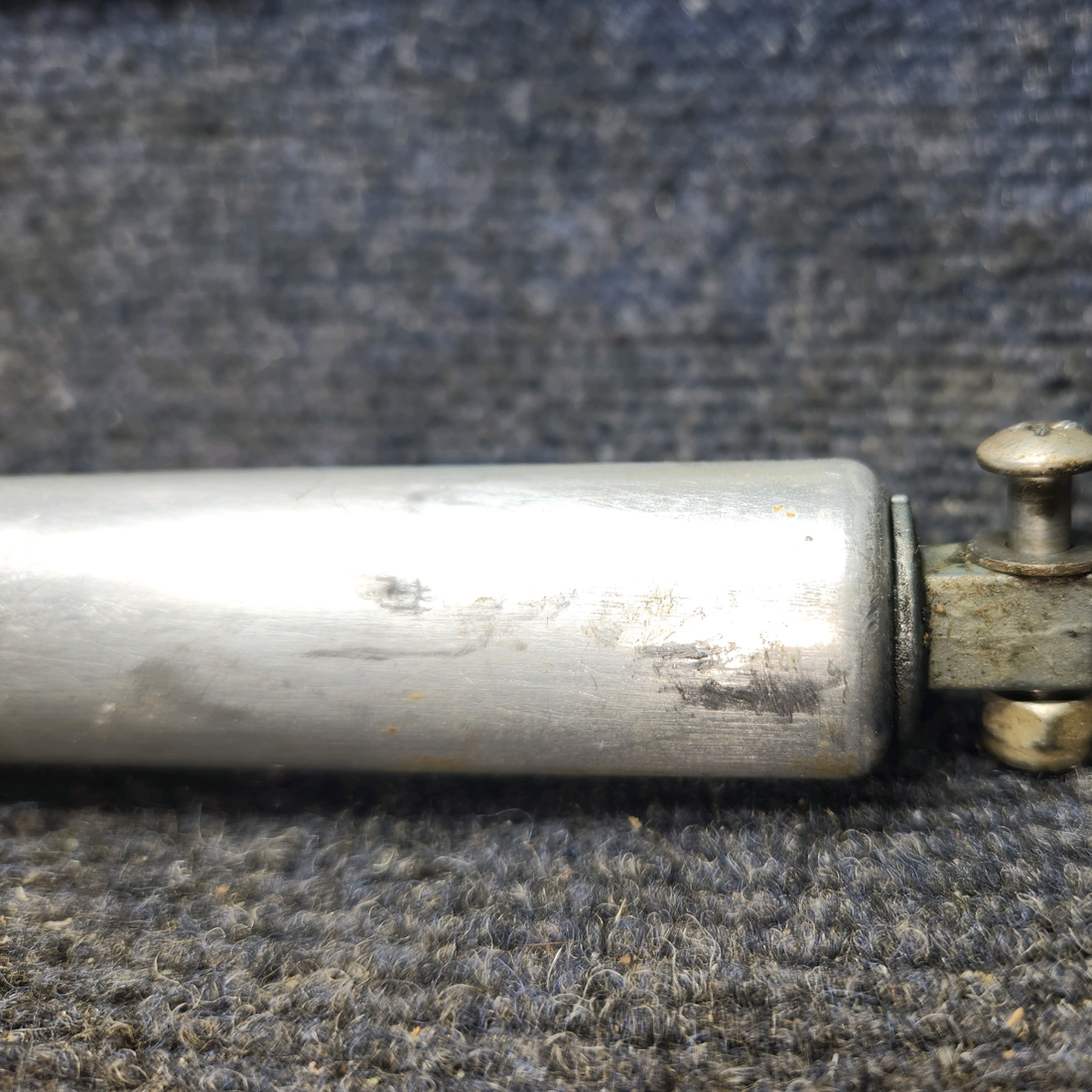 Used aircraft parts for sale, 10650 Cessna 172F Flap Actuator Cylinder Assembly