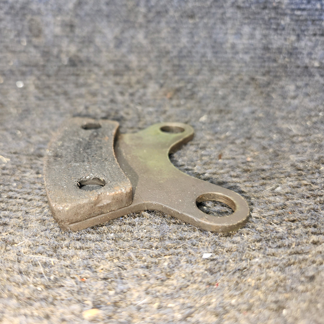 Used aircraft parts for sale, 074-01000, 073-01100 cessna 172N Backing Plate – 2 Rivets Set (0.202 in)