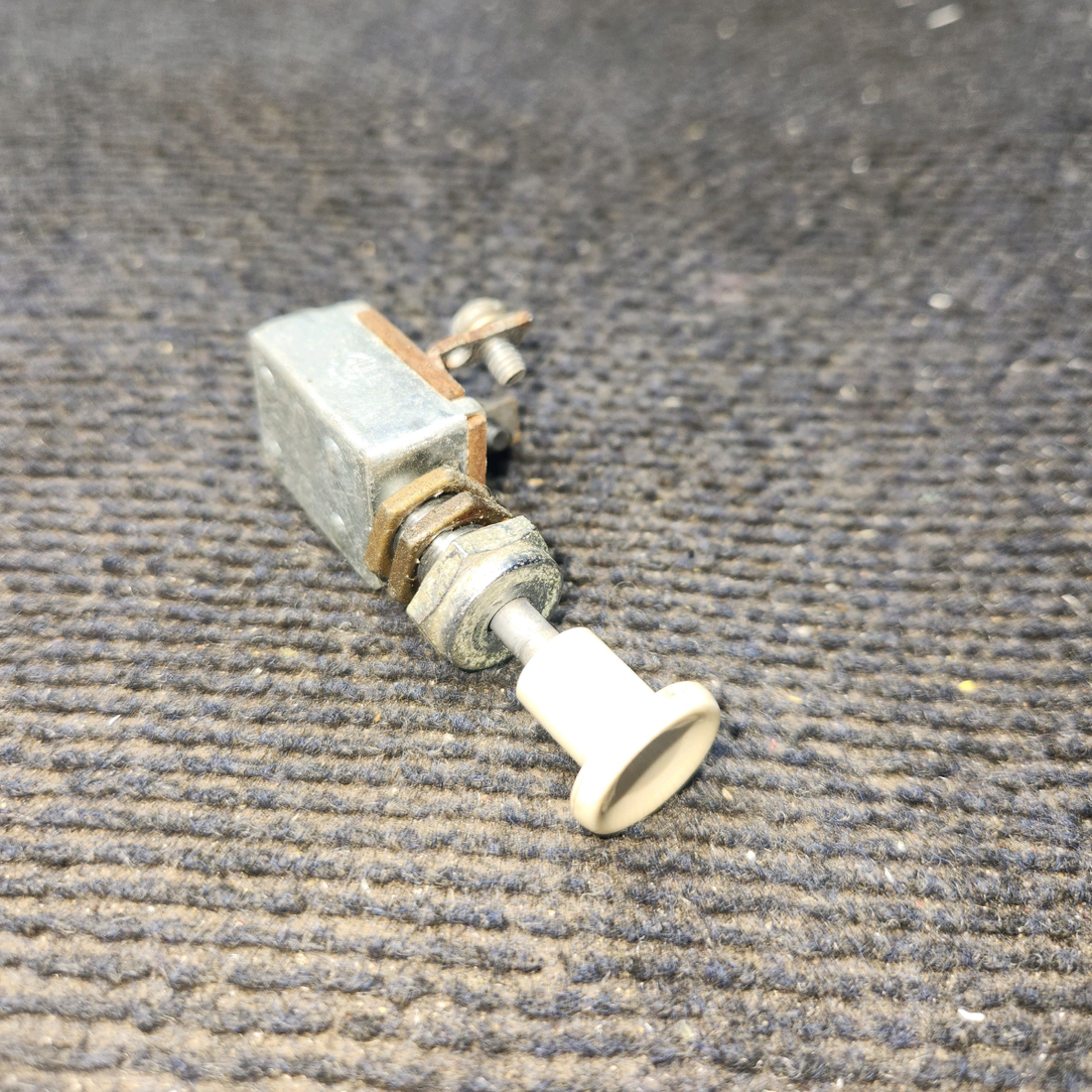 Used aircraft parts for sale, 0713026-4 Cessna 172E Push Pull Switch Assy - Price per Each
