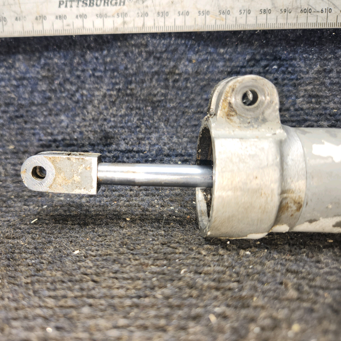 Used aircraft parts for sale, 0542119-1 cessna 150G Shimmy Dampener Assy