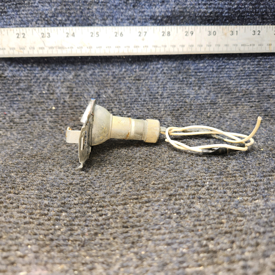 Used aircraft parts for sale, 30-0009-23 Cessna 172F Wing Nav Light Base
