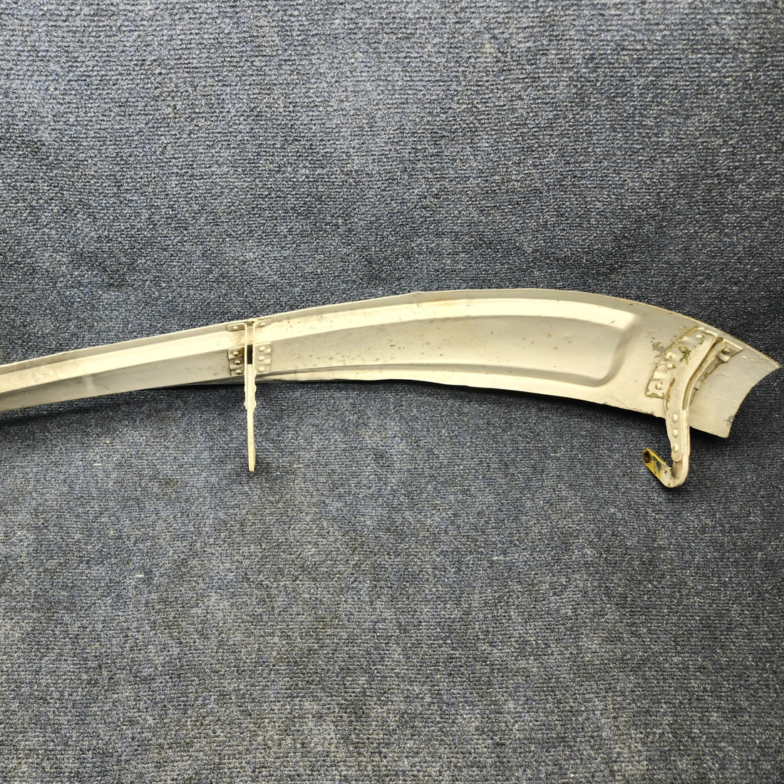 Used aircraft parts for sale, 2413083-2 CESSNA C172RG NOSE GEAR DOOR ASSEMBLY RH