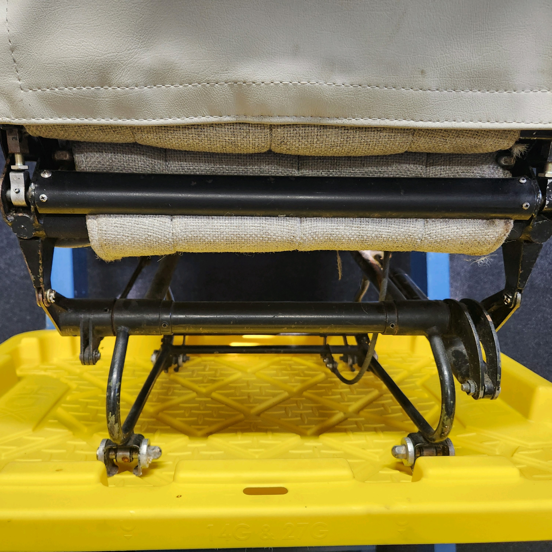 Used aircraft parts for sale, 89026-003 PIPER PA28-161 Warrior III SEAT ASSEMBLY RH-COPILOT   MECHANICAL GOOD CONDITIONS