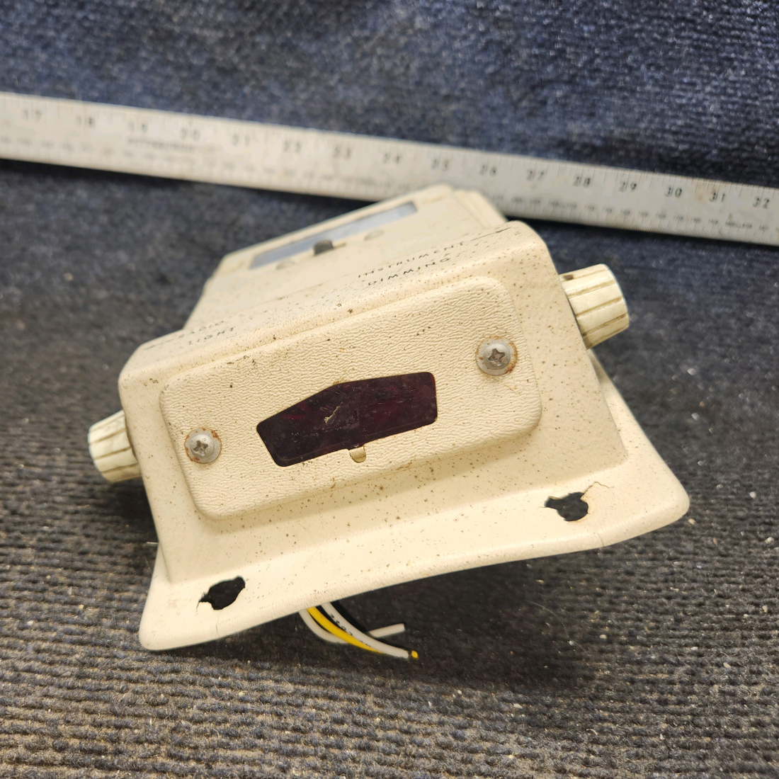 Used aircraft parts for sale, 0511482-9 cessna 150G Dome/Panel Light Cover Assembly