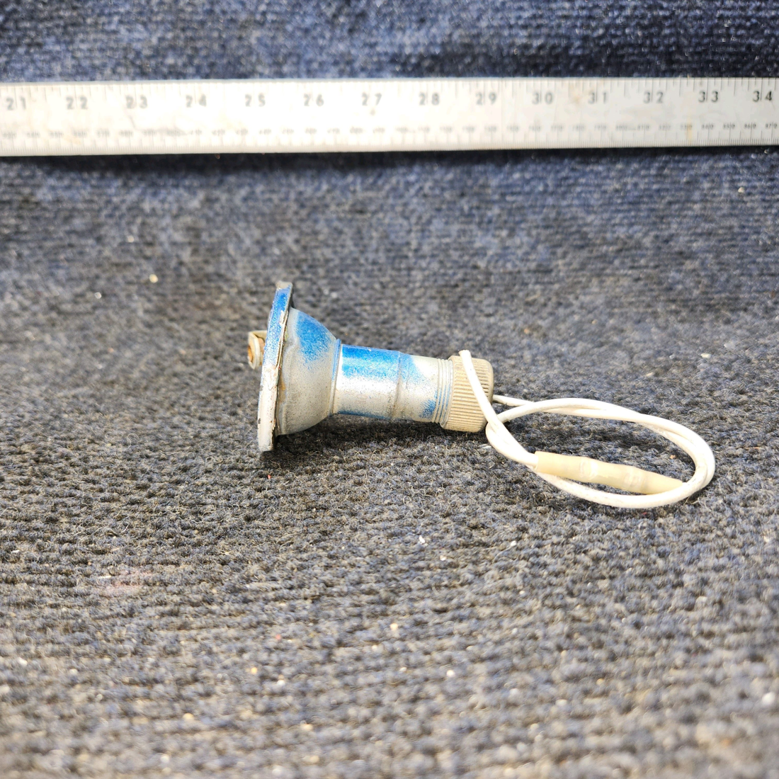 Used aircraft parts for sale, 30-0009-23 Cessna 172F Wing Nav Light Base