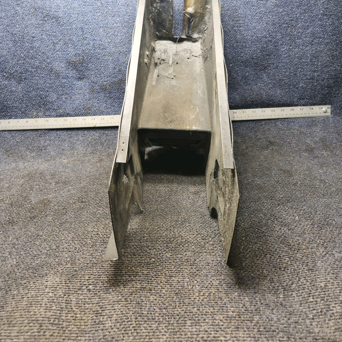 Used aircraft parts for sale, 0411004-1 cessna 150G Center Console Cover