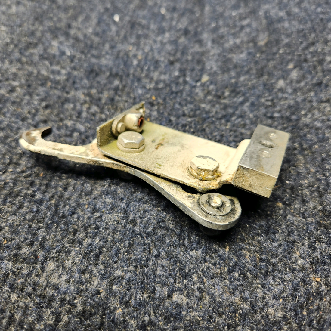 Used aircraft parts for sale, 35-415396 BEECHCRAFT F35 UPPER CABIN DOOR LATCH ASSEMBLY