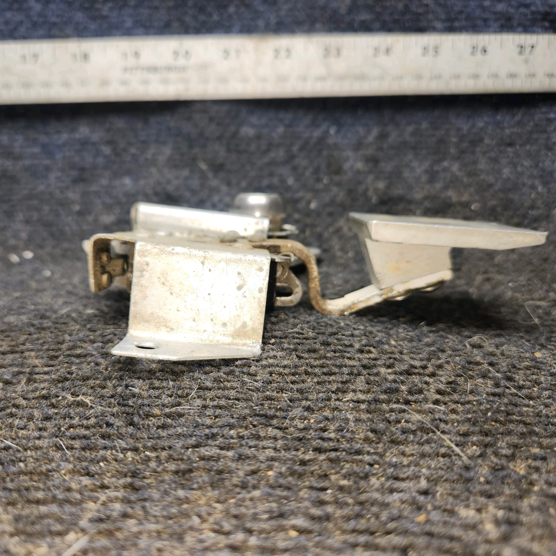 Used aircraft parts for sale, S1359-8 cessna 172N Baggage Door Latch