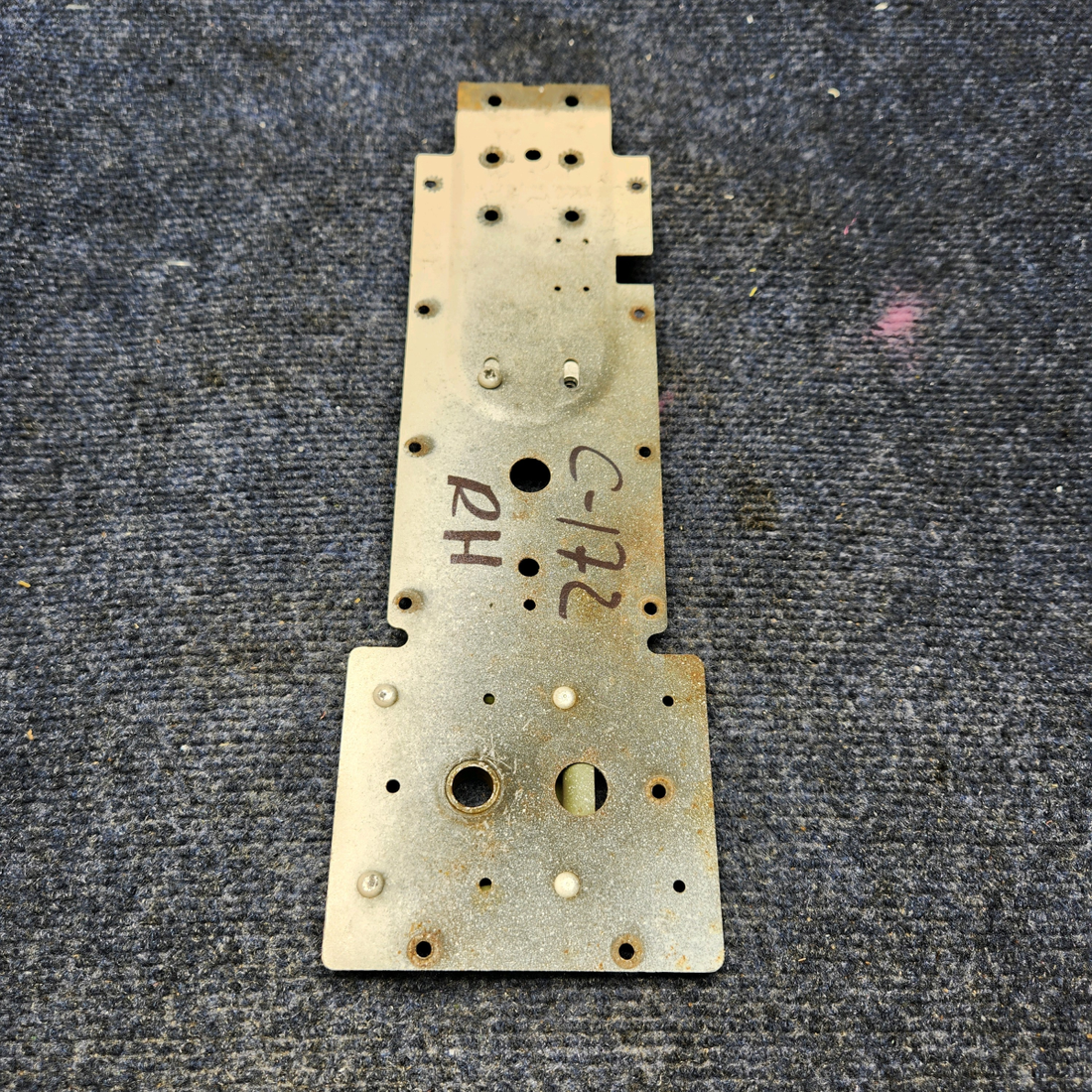 Used aircraft parts for sale, 0413387 Cessna C 172 CABIN DOOR LATCH PLATE RH