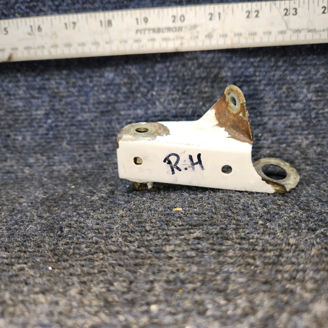 Used aircraft parts for sale, 21068-01 PIPER PA-24-250 Bracket - Gear Door RH