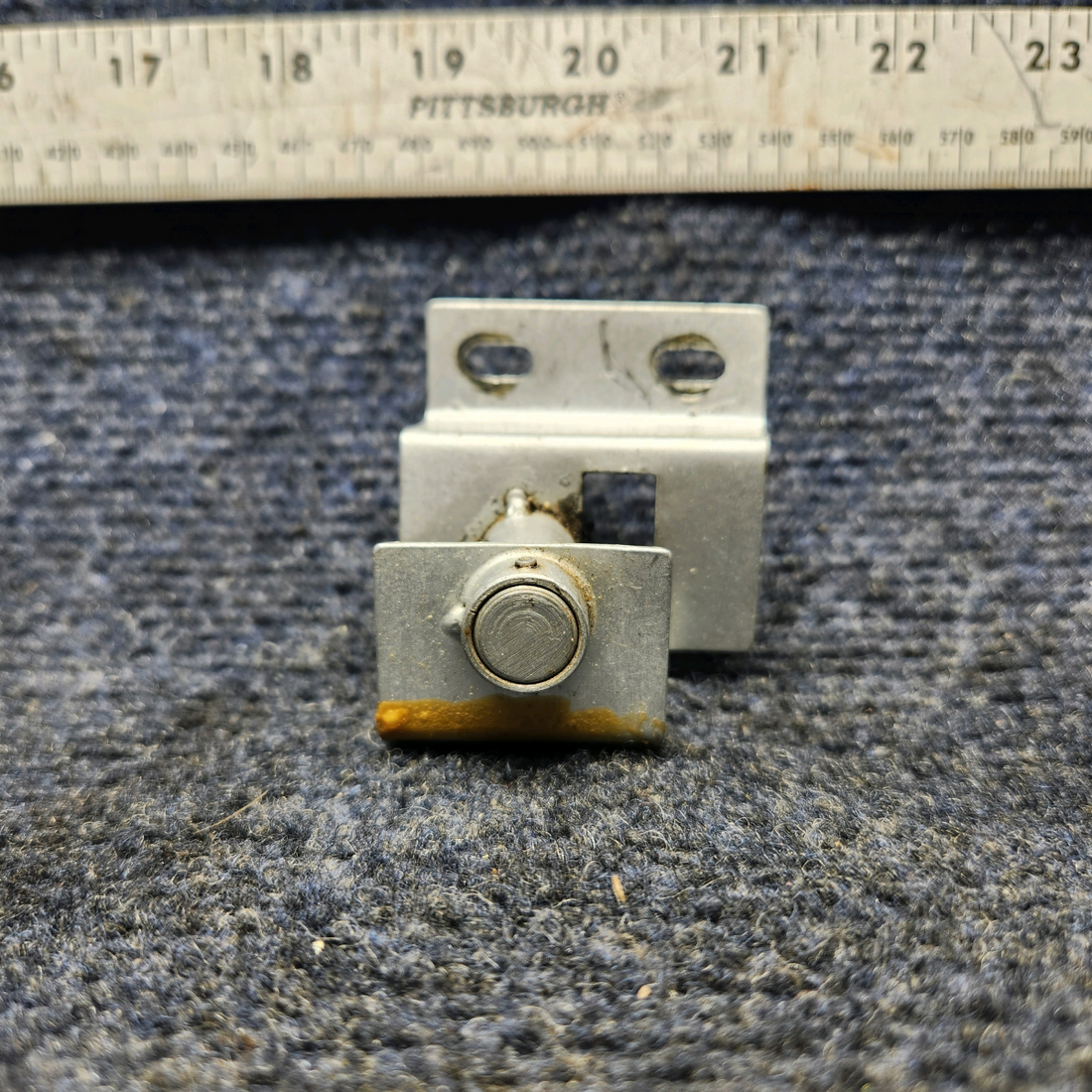 Used aircraft parts for sale, 0511262-2 CESSNA 172K CABIN DOOR ROTARY CLUTCH ASSEMBLY RH