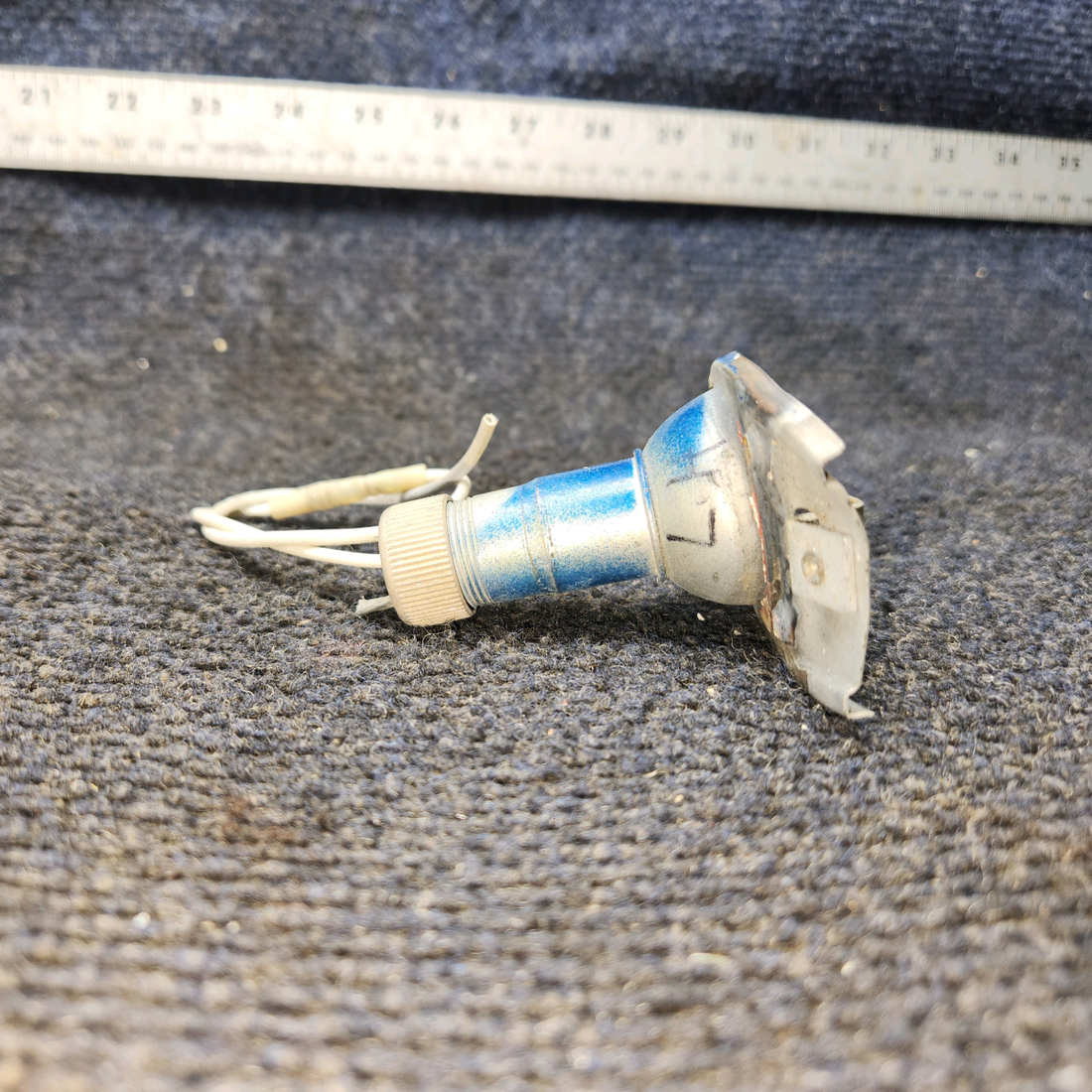 Used aircraft parts for sale, 30-0009-23 Cessna 172F Wing Nav Light Base