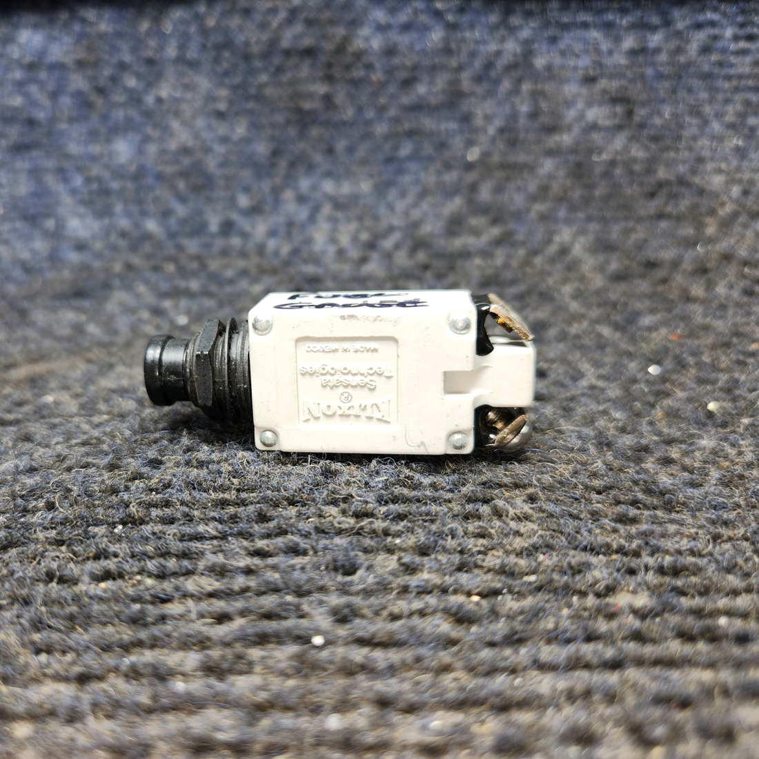 Used aircraft parts for sale, 7277-2-2 klixon 7274-2 PIPER PA-24-250 Circuit Breaker 2 AMP - Price per Each