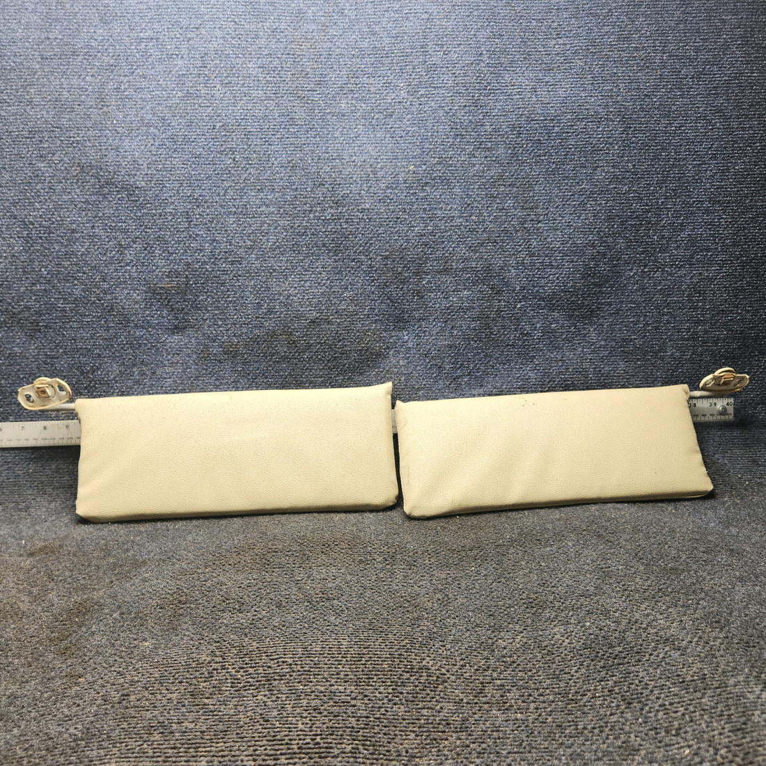 Used aircraft parts for sale, 0700122-1, 0700122-1 Cessna 172E Sun-Visor Set LH & RH with brackets