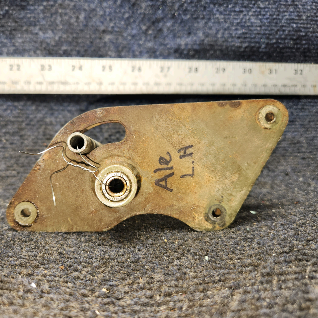 Used aircraft parts for sale, 0523223 Cessna 172E Aileron Bellcrank Assembly LH