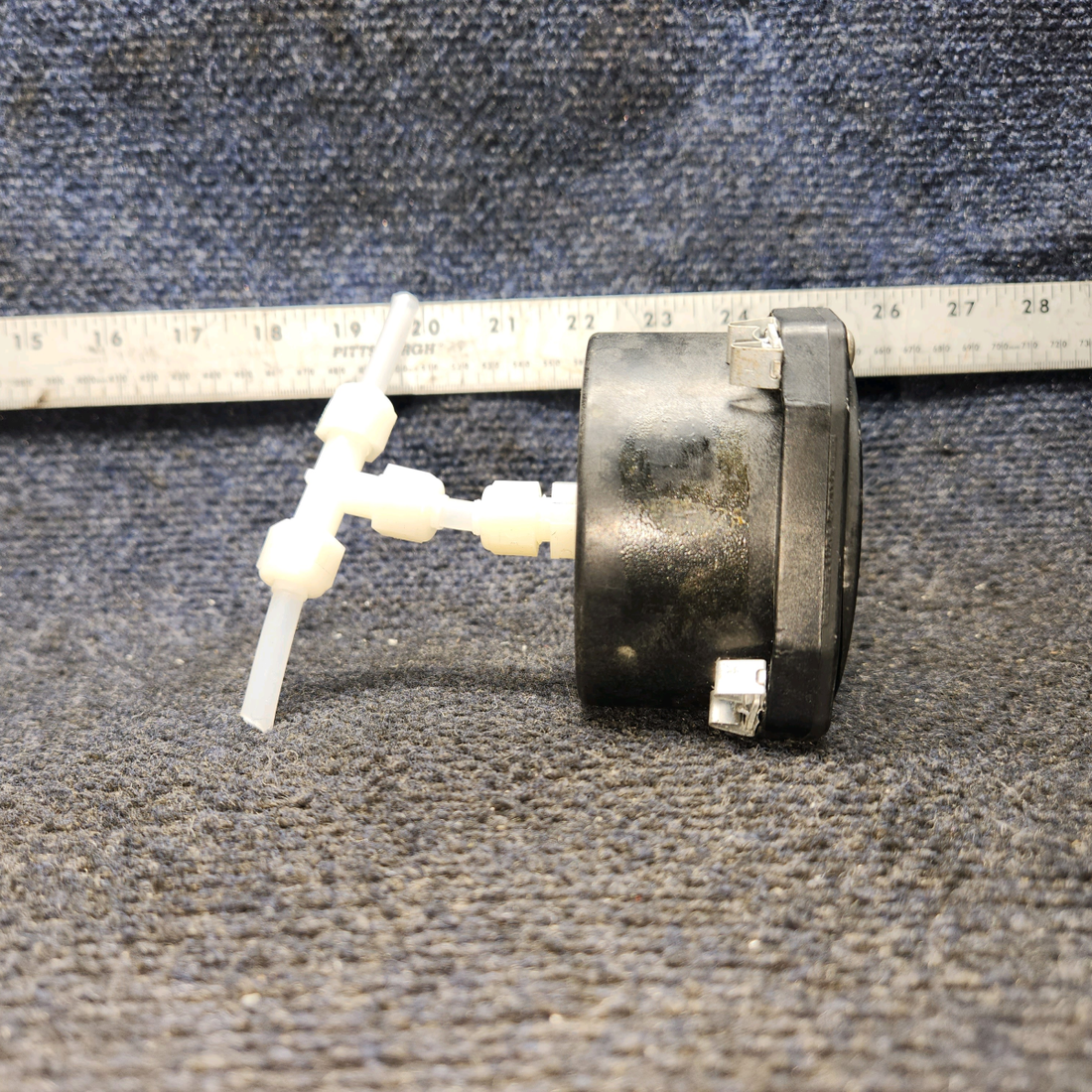 Used aircraft parts for sale, Vertical Speed Indicator Piper PA28-140 Vertical Speed Indicator