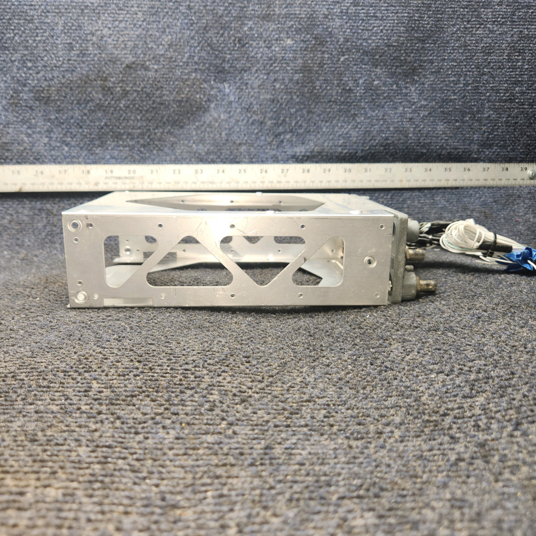 Used aircraft parts for sale, 011-01060-40 Garmin GNS 430W Cessna 172E WAAS GPS/COM/NAV With Tray and Connectors