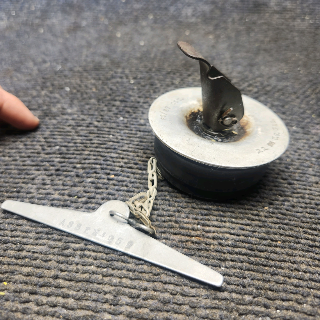 Used aircraft parts for sale, 35-921526-32 Beechcraft 35-33 Fuel Cap Assembly