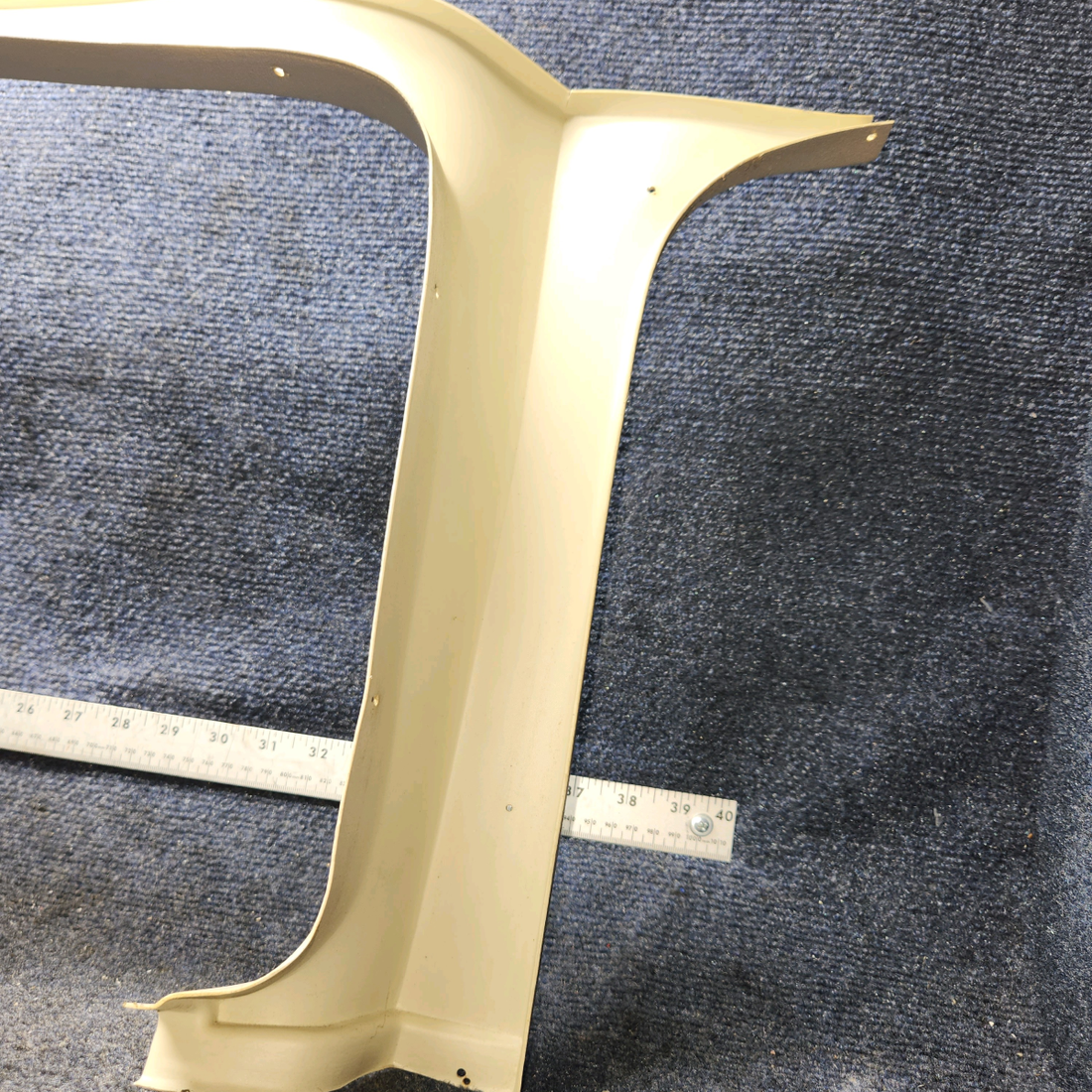 Used aircraft parts for sale, 0515027-10 Cessna 172RG Window Molding – RH