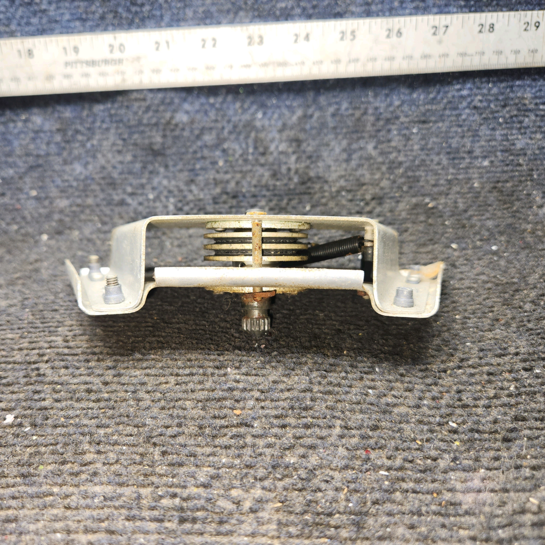 Used aircraft parts for sale, 62757-000, 62759-000, 20908-000, 62844-000 Piper PA-28-140 Trim Crank Assembly